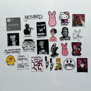 Lil peep stickers - Klistermärken som är perfekt på datorn, mobilen mm! 8 kronor styck, 5 för 35 kr eller 10 för 65 kr! Frakten ENDAST 15 kronor. ⚡️