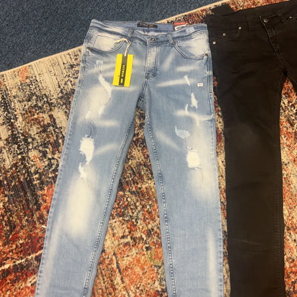 BLÅA-150 SVARTA-125 SVART/GRÅA-100. Jeans & Byxor.