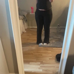 Low Waist konstymbyxot - Low waist kostymbyxor från bikbok 