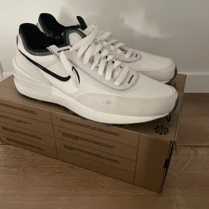 Nike skor - Nike waffle one, helt nya. Kostar 1100, säljer för endast 500 kr.