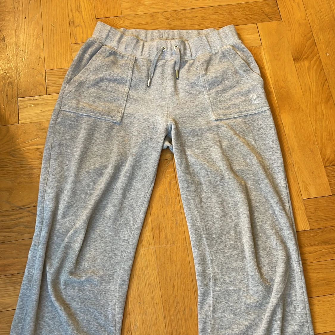 Grå juicy couture byxor