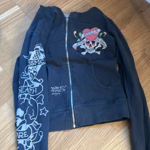 Edhardy zip up  - Skit snygg tvätt skulle säga storlek s/m men passar även större då stretchig kommer it till användning tyvär 