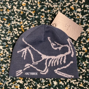 Arcteryx Bird Head Toque - Tja! Helt oanvänd bara testad Arcteryx mössa. Perfekt passform och så skön! Skriv om frågor! :)