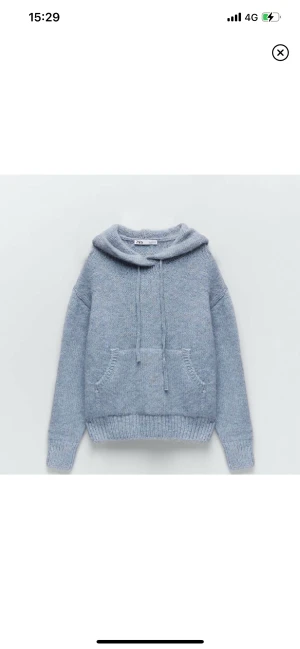 Zara - Säljer min fina stickade tröja från zara. Använd några gånger men i fint skick💙