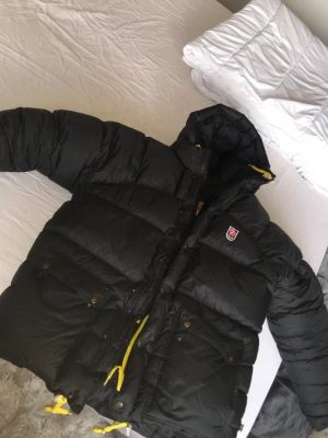Fjällräven expedition vinter jacka  - Fint skick! Knappt använd alls