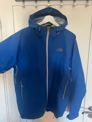 North Face Vind/regn jacka - skicka bud, över 500kr 