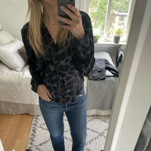 Snygg skjorta - Supersnygg skjorta/blus från Neo Noir! 👍🏽💛Köptes för 800kr!