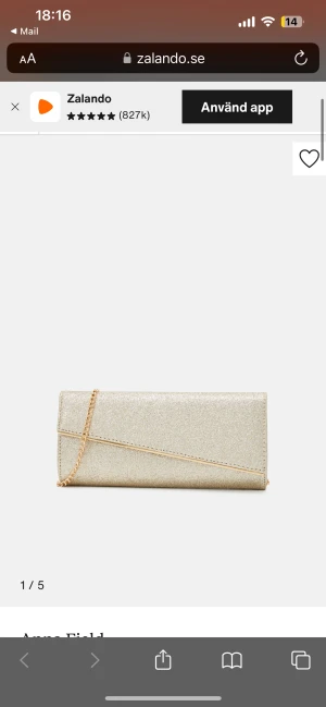 Guldig kuvertväska  - Guld glittrig kuvertväska från Anna Field. Endast använd vid ett tillfälle, så är i bra skick! Passar perfekt till bal!🌸
