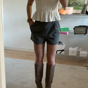 Grå shorts  - Gråa ”kostym” shorts från zara🌸🌸