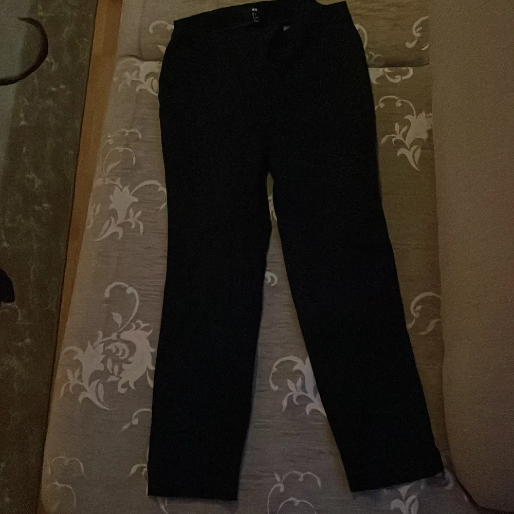 Kostymbyxor från hm i storlek 34. Jeans & Byxor.