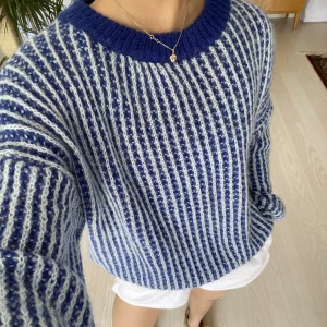 Stickad tröja från DesignbySi - Supermysig  stickad tröja från DesignbySi!!🥰