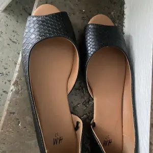 Nästan oanvända skor/sandaler från H&M. 