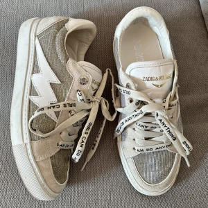 Zadig skor  - Skor från Zadig i storlek 37. Väldigt sköna och jätte fint skick. Sparsamt använda och inga stora defekter.  Väldigt få tecken på användning.  Nypris 3400