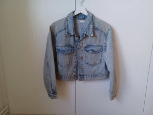 Jeansjacka - Snygg jransjacka från Gina Tricot.