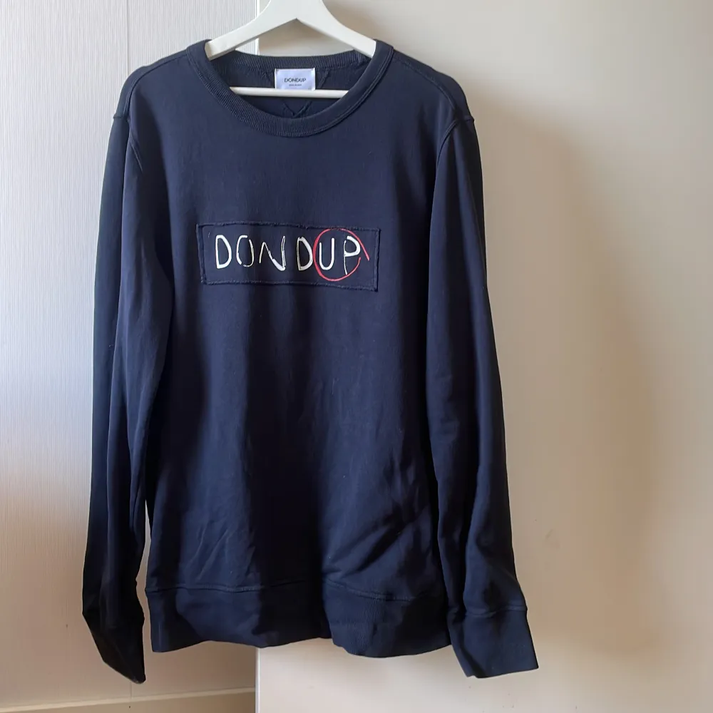 Säljer en dondup sweatshirt i nyskick!. Hoodies.