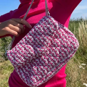 Beck södndergaard - Säljer en helt oanvönd väska från Beck söndergaard. Finns inte att köpa längre, köpt för 900kr☺️