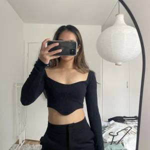 Topp från Zara - Superskön topp från Zara i strl XS. Oanvänd. 