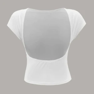 Topp med öppen rygg  - Jättefin vit topp med öppen rygg från shein som säljs då den ej kommer till användning, stl S. I bra skick. 