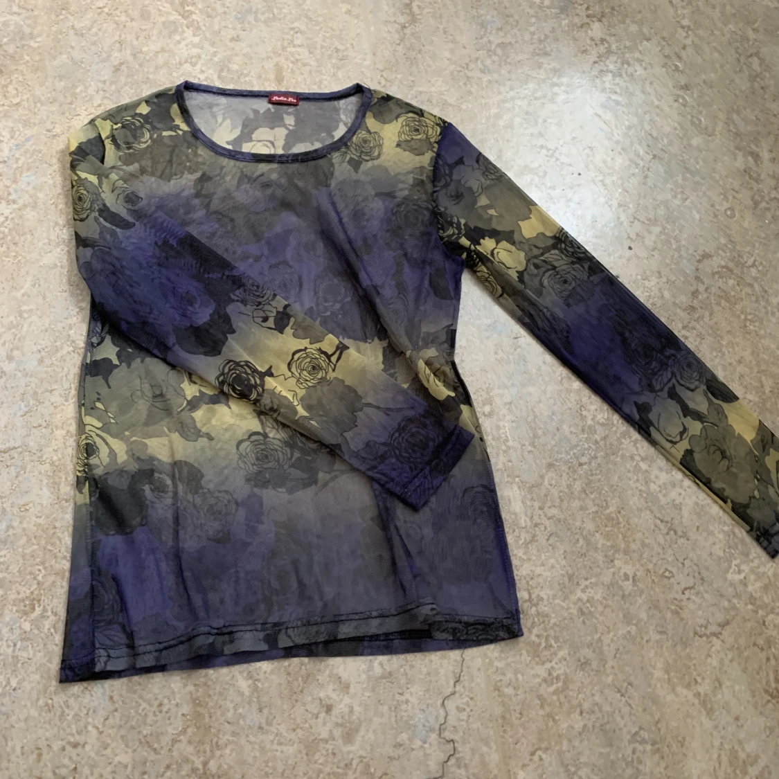 Superfin genomskinlig tröja 