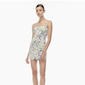 aritzia shimmer dress - super söt klänning från märket aritzia, använt fåtal gånger, bra skick!