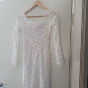 Studentklänning - Säljer nu min studentklänning jag använde under några timmar. Den är hel och fin