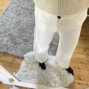 Linnebyxor - Säljer mina nya linnebyxor från Bershka, stolek S Säljer pga att dom är för små får mig☺️