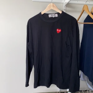 Comme des garçons långärmad - Ritkigt fet cdg långärmad i storlek XL (passar som en S/M då det är japansk storlek) 