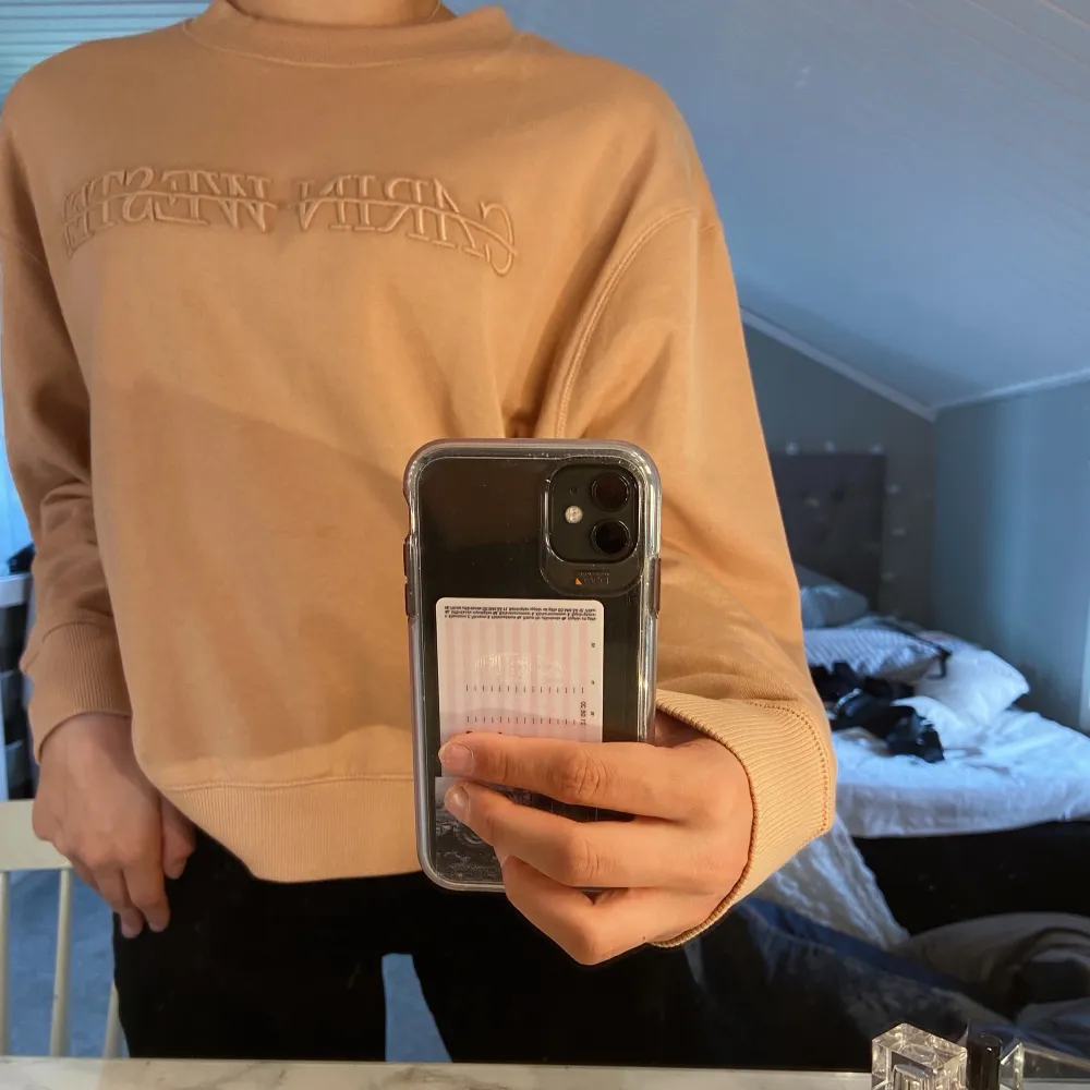 beige sweatshirt från carin wester, STORLEK S! säljes pga ingen användning!! (aldrig använd) nyskick, 120kr !!. Tröjor & Koftor.