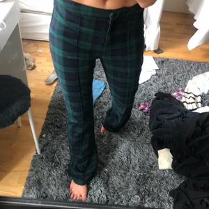 Gröna rutiga byxor - Jättesnygga men jag har ingen användning av dem längre ☺️