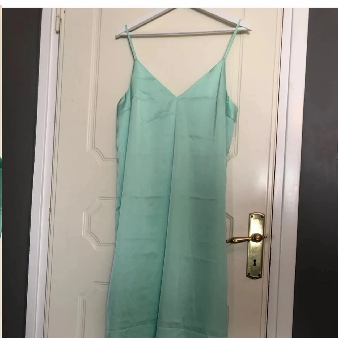 Lång grön satin klänning från Monki - 90