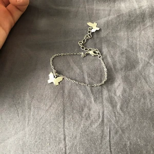 Armband - Ett mycket fint fjärils armband från shein. Säljer pga stort för mig.