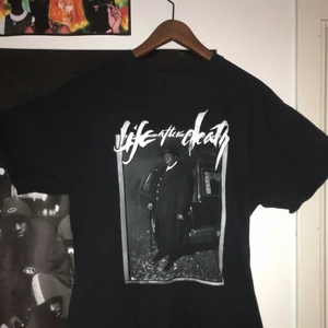 Biggie T shirt - En fet biggie tisha med Life After Death tryck på. Dope album Dope t shirt helt enkelt. Den sitter ganska oversized.
