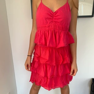 Klänning - Jättefin rosa klänning köpt på secondhand i strl XS/S