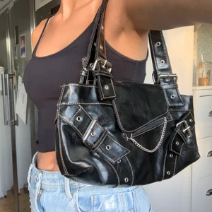Väska - Supercool väska, lite y2k stil! Rymlig oxå🤎