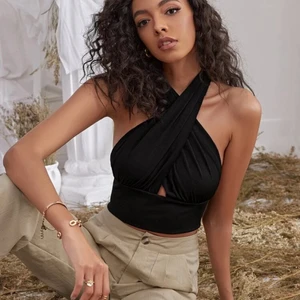 Shein topp - Tröjan från Shein i storlek S. Råkade beställa två stycken har aldrig använt den. Nypris 110kr säljer för 70kr +frakt