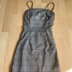 Sommarklänning  - Sommarklänning från zaful storlek S men passar XS bättre , kan skickas köpare betalar frakt.