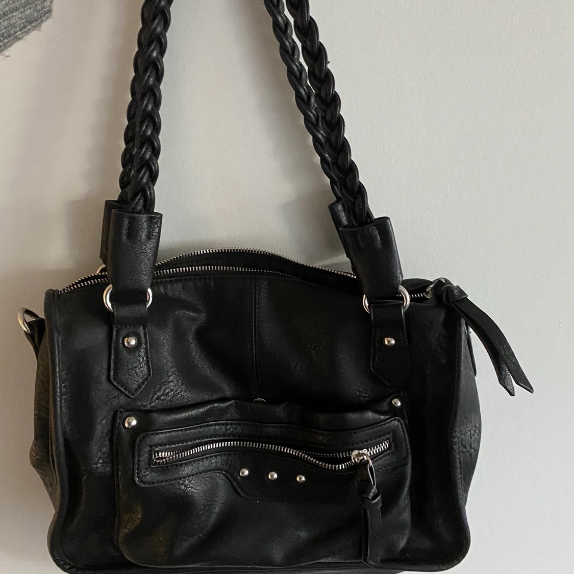 Svart mellanstor väska  - 90
