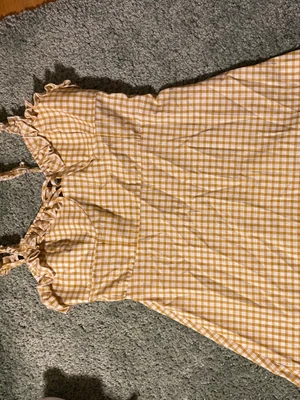 Klänning från boohoo - Jättesöt klänning från boohoo i storlek 40, aldrig använd. 