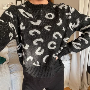 Stickad tröja - Supermysig stickad tröja köpt på Carlings i storlek M🖤 köparen står för frakt!