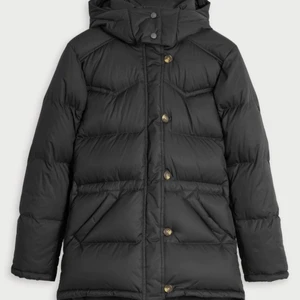 Boomerang jacka - Säljer min ALEXANDRA DOWN JACKET BLACK från boomerang i storlek Xs. Varan är använd men i bra skick. Klassisk jacka köpt för 5999kr säljer min för 1500kr.