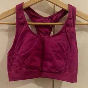 Sport topp  - Rosa sport topp i Stl S från champion. Är i fint skick. 