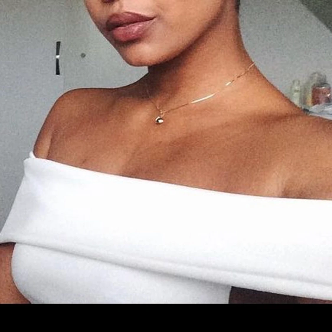 Vit offshoulder blus. Crop top.