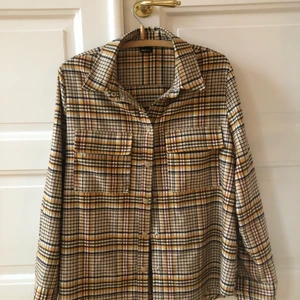 OVERSIZED SKJORTA 🍂 - Sååå snygg höstskjorta. Oversized. Passar S-XL. Aldrig använd!