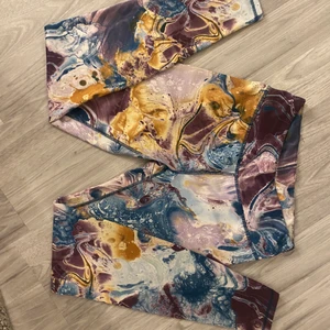 Träningskläder  - Jätte snygga träningstights som tyvärr inte kommer till användning nypris 350kr säljer för 150+frakt❤️