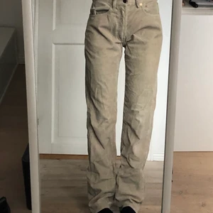 Levis jeans - Såå fina Levis manchesterjeans. Älskar dessa! Köpt secondhand. Väldigt långa.