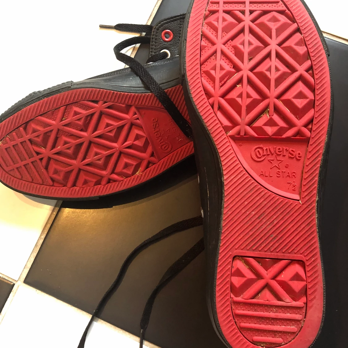 Svarta converse skinn strl 7,5 / 41 - 90