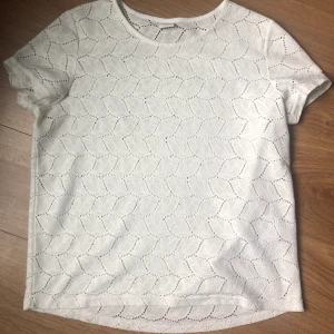Tröja, från vero moda st L - Vit blus tröja med mönster