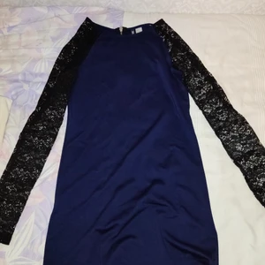 Klänning från H&M - Bekvämt material i ett bra skick, skriv om ni undrar något mer 💕