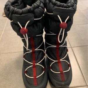 Oanvända vinterboot, vattentäta  - Outventure  vinterboot, oanvända, stilrena och vattentäta.