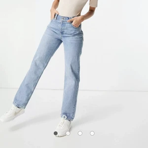 Säljer dessa lågmidjade byxor ifrån asos - Skit snygga lågmidjade byxor ifrån asos som jag aldrig använt med prislapp på!!